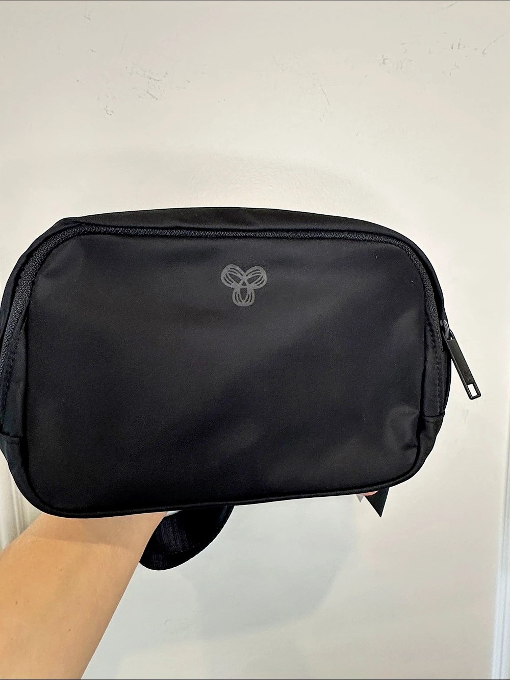 TnAction Basic Black Belt Bag NWT